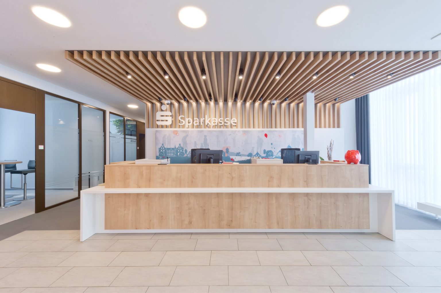 Eingangsbereich der Sparkasse Hörstel ein Projekt Ladenbau der Konzeptwerkstatt